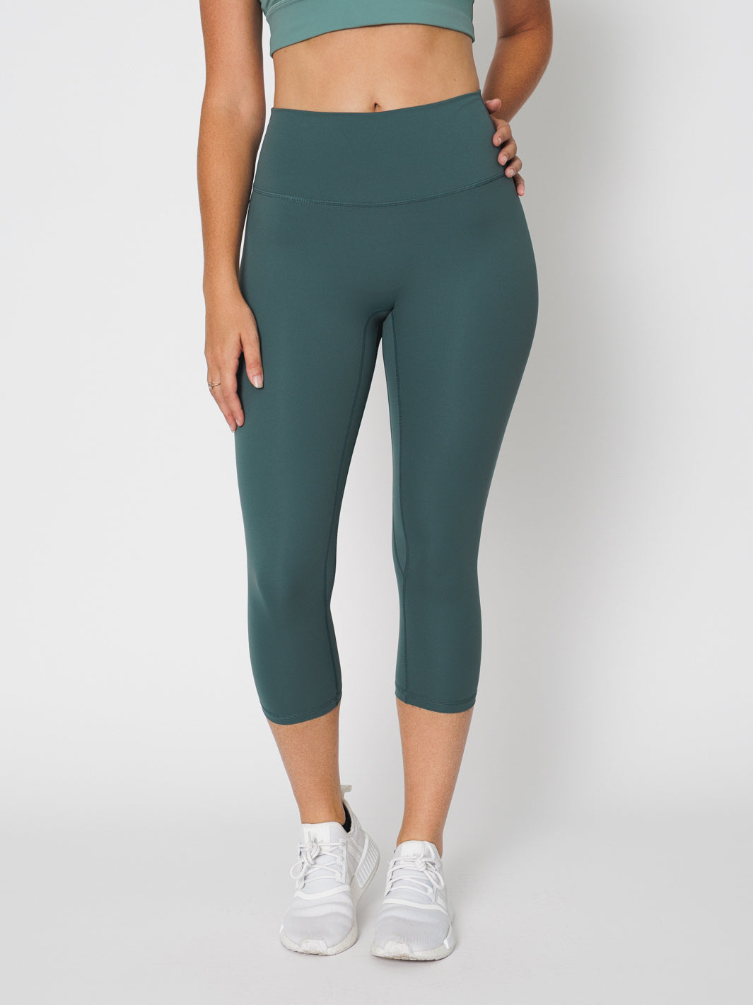 Sculpt Seam Free Capri-19"