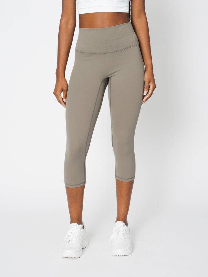 Sculpt Seam Free Capri-19"