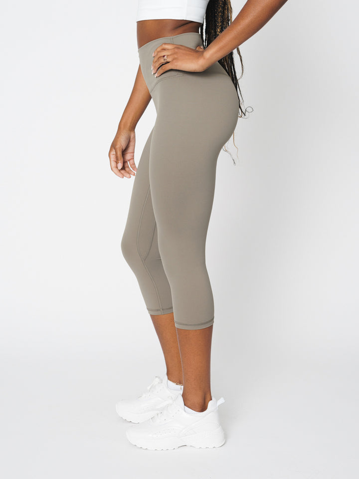 Sculpt Seam Free Capri-19"